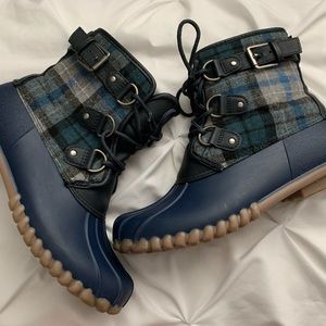 BareTraps blue rain and snow boots. Lightly worn.